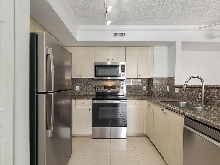 1801 N Flagler Dr #803 — Photo 8