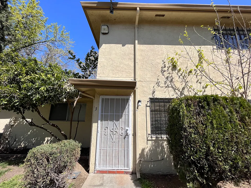 2205 Peppertree Way