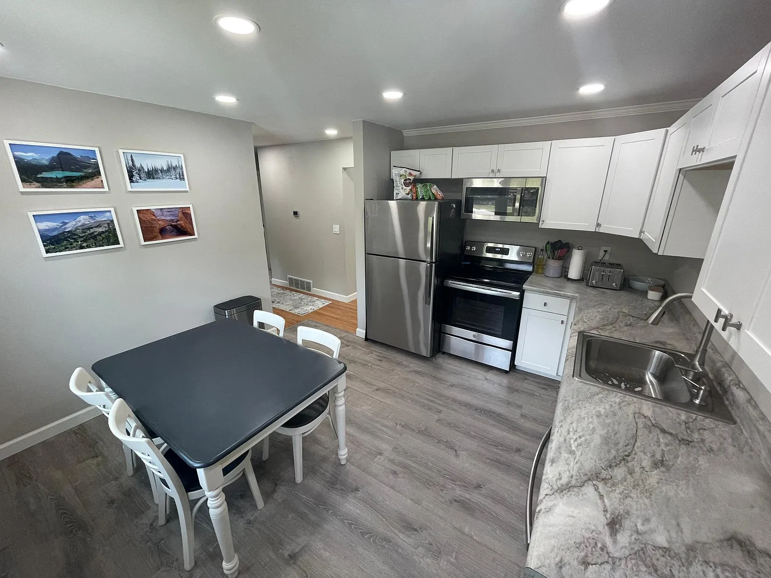 1540 N Bel Ayr Dr — Photo 2