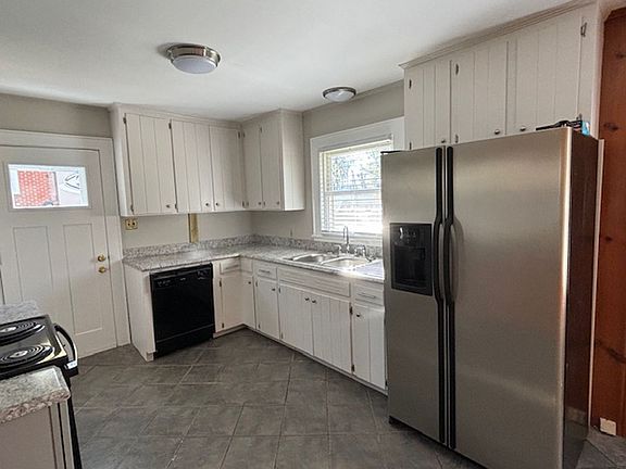 3rd image of 1129 Lakeside Dr