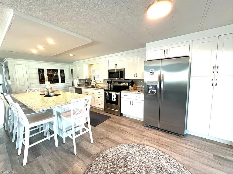 4700 Leilani Ln — Photo 15