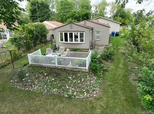 11463 Barnum Lake Rd, Fenton, MI 48430