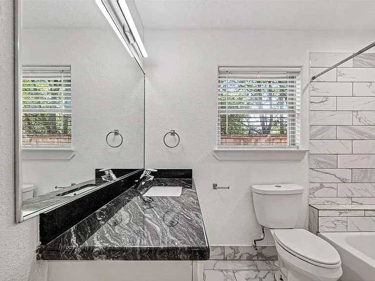 7030 Sidney St — Photo 23