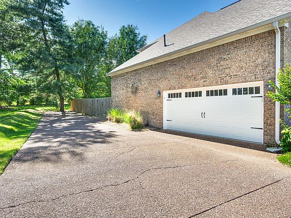 4th image of 3197 Bush Dr