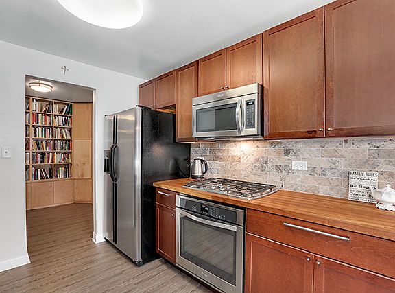 4th image of 4140 N Pheasant Trail Ct Unit 7
