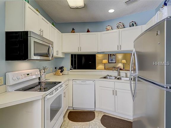 4th image of 19 Lemoyne Ave APT 1