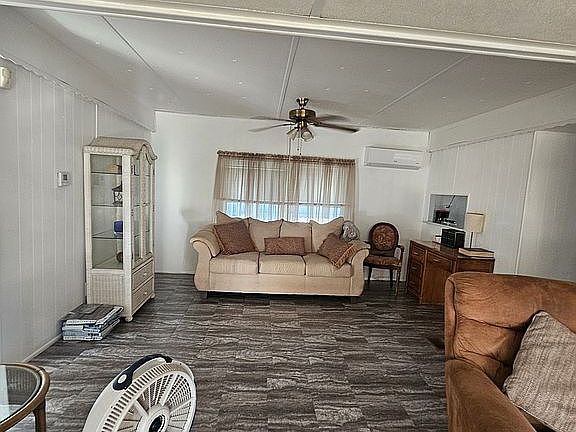 4th image of 1350 N Lake Ave #150