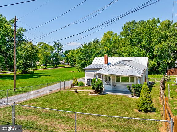 3rd image of 123 Pingley Ln