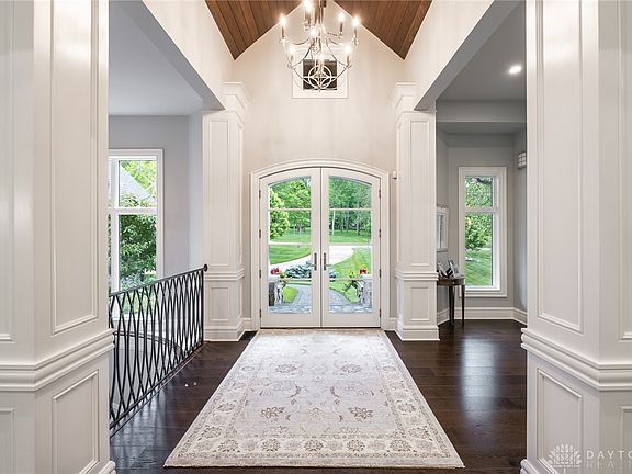 3rd image of 2081 Forest Bend Dr