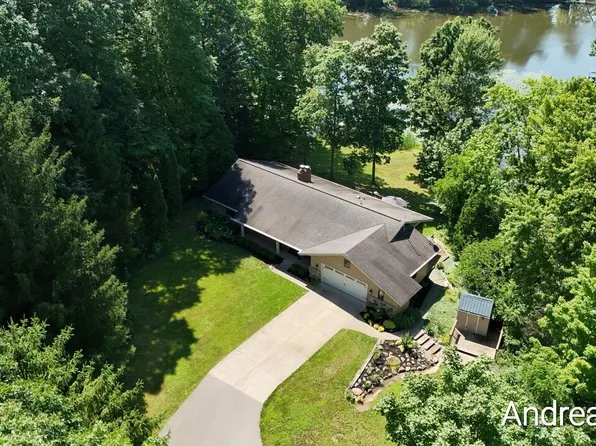 8300 Arapaho Trl SE, Alto, MI 49302