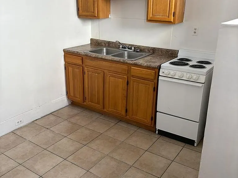 5135 Irving St #2 — Photo 2