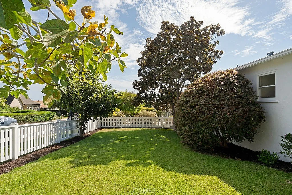 3 bed, 2.5 bath, 1345 sqft, $12,000 — Photo 4