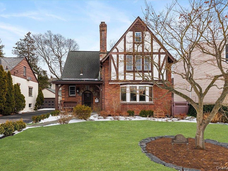 1st image of 212 Manhattan Avenue