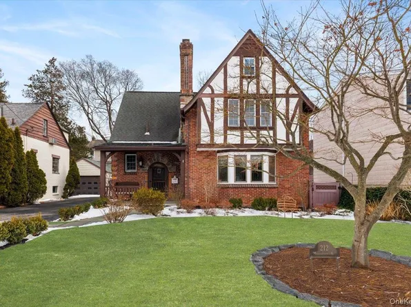 212 Manhattan Avenue, Tuckahoe, NY 10707