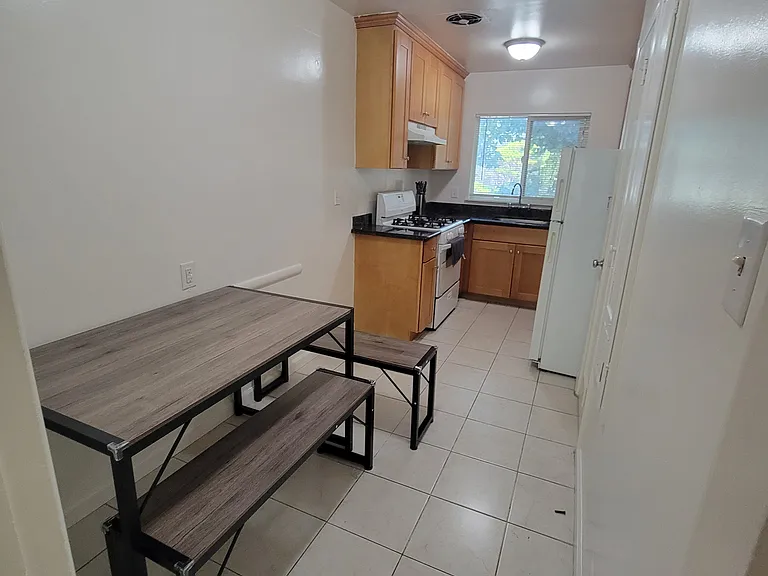 954 N 1st St #8 — Photo 3