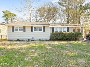 522 Henderson Dr, Jacksonville, NC 28540