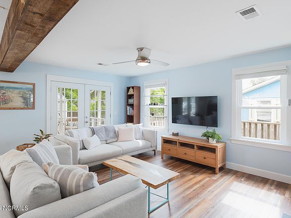 4th image of 6604 E Oak Island Drive