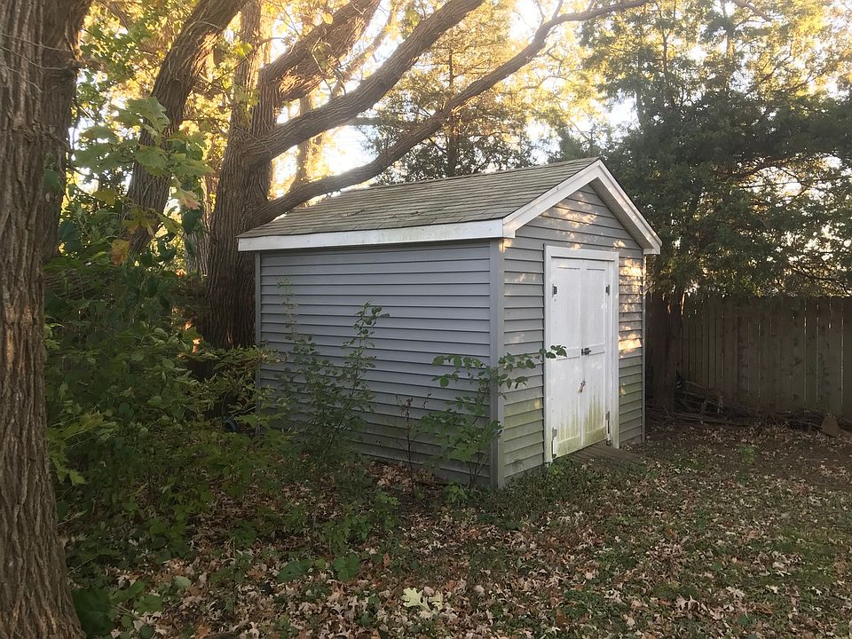 2nd image of 2400 E Thornwood Dr