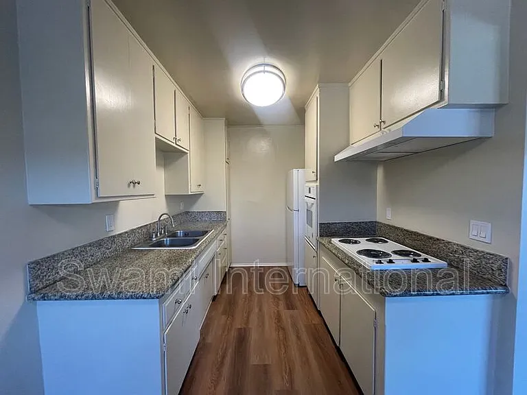 633 S Walnut St #7 — Photo 6