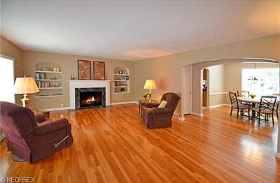 2nd image of 1290 E Melrose Dr