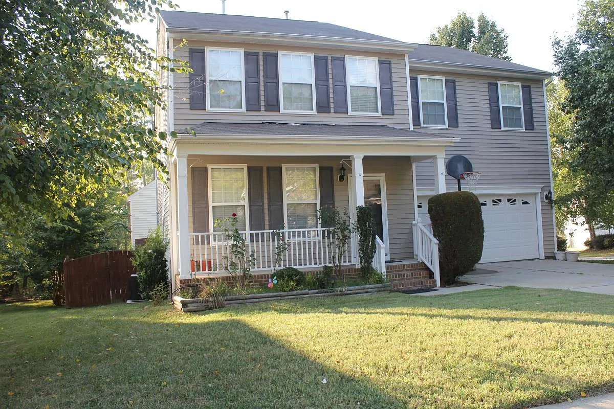 4 bed, 2.5 bath, 2850 sqft, $2,395 — Photo 1