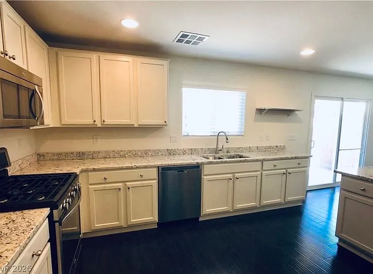 10633 Upper Laurel St — Photo 3