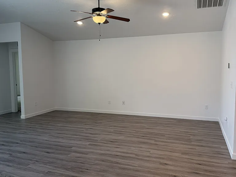 246 W Waukesha St — Photo 9