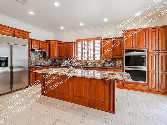 4th image of 2211 W Olive Way
