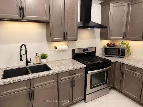 13 Bechtel St, Cambridge, ON N3C 1Z8