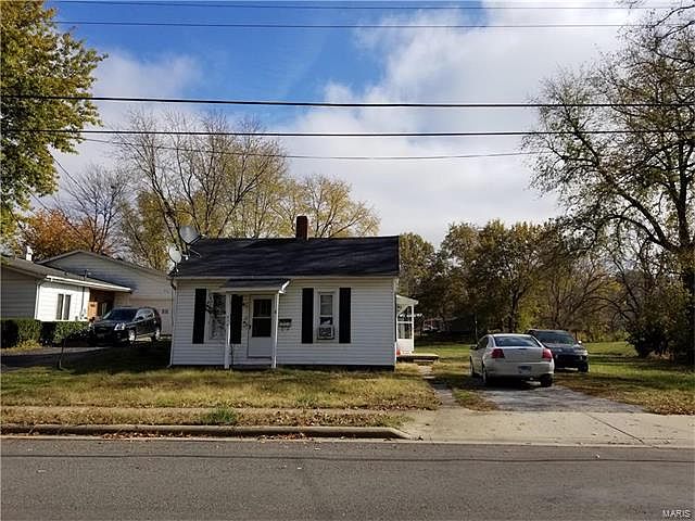 1st image of 854 S Kaskaskia St