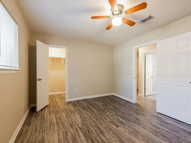16738 Barcelona Dr — Photo 4