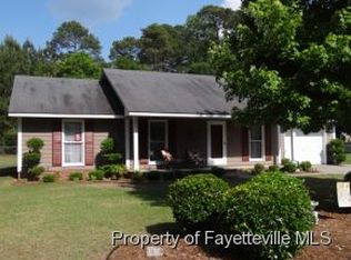5505 Foxridge Dr, Hope Mills, NC 28348