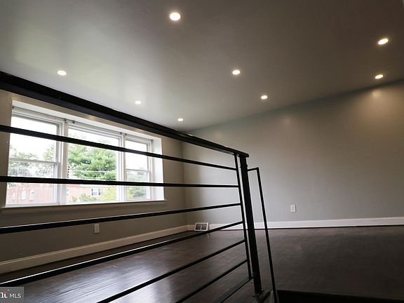 5th image of 1716 Loney St #B