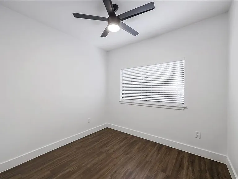 908 Poplar St #105 — Photo 12