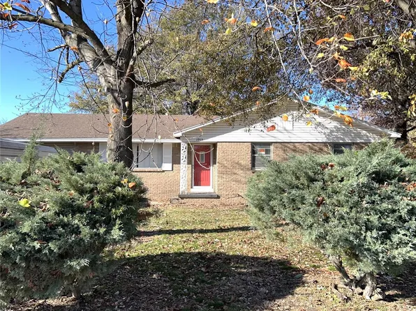 1913 Venda St, Kennett, MO 63857
