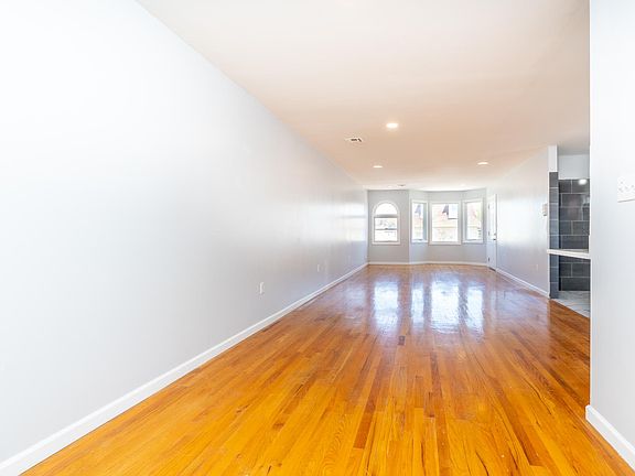 4th image of 149 Clinton Ave #2