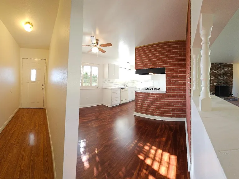 2272 Toluca Dr — Photo 9