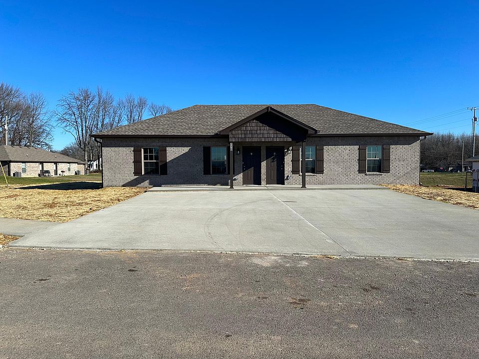 1st image of 210 Kerr Way #A