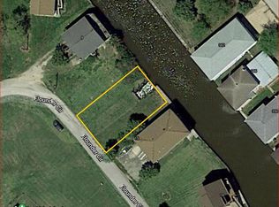 13 Flounder Cir, Freeport, TX 77541