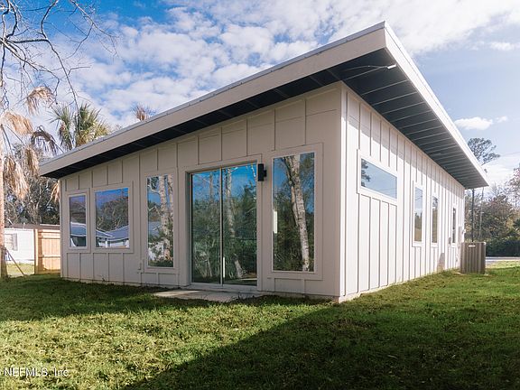 5th image of 572 WOODLAWN Road