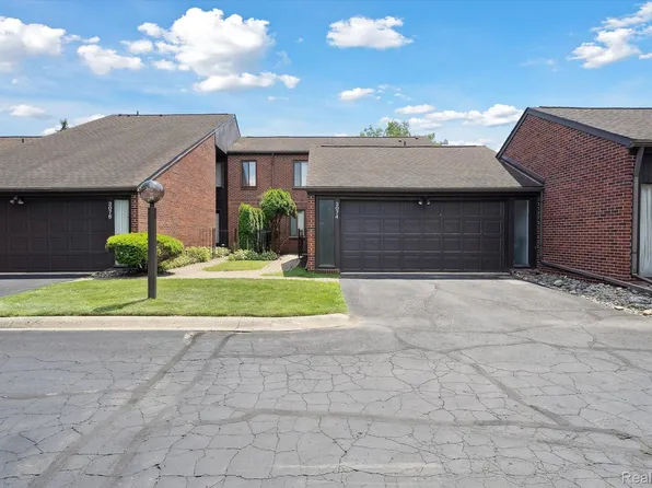 3074 Lindenwood Dr, Dearborn, MI 48120