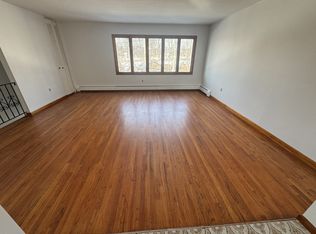 208 6th St FLOOR 2, Palisades Park, NJ
