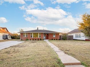 209 N Clark St, Hinton, OK 73047