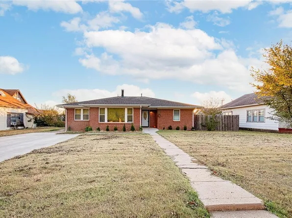 209 N Clark St, Hinton, OK 73047