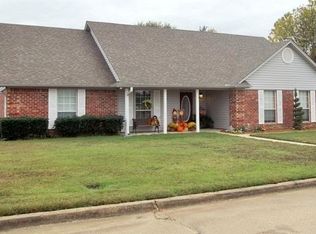 211 Wilder Dr, Hooks, TX 75561