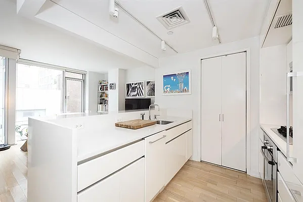 Rented by Triplemint | media 28