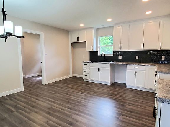 5th image of 2208 Centennial Blvd