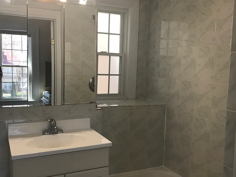 804 Farmington Ave #2B — Photo 7