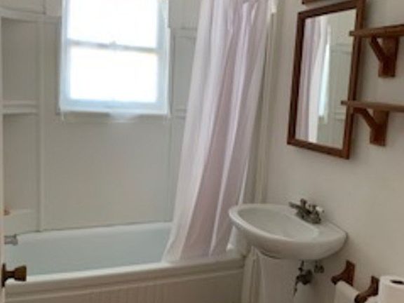 3rd image of 18 Lake Dr