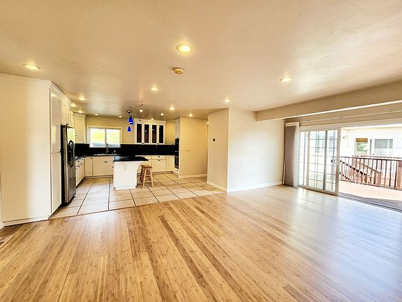 5th image of 202 Alta Loma Dr